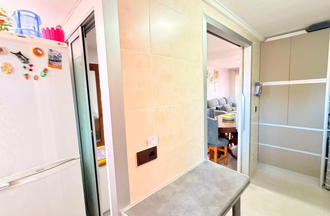 Odsprzedaż - Mieszkanie w bloku - Torrevieja - Playa De Los Naufragos