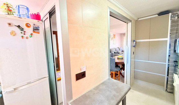 Odsprzedaż - Mieszkanie w bloku - Torrevieja - Playa De Los Naufragos