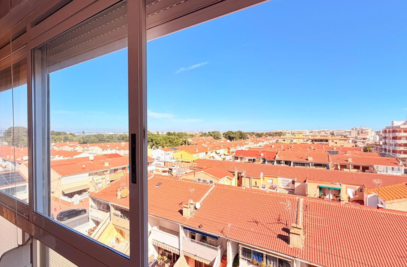 Odsprzedaż - Mieszkanie w bloku - Torrevieja - Playa De Los Naufragos