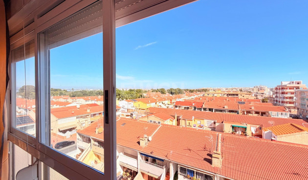 Odsprzedaż - Mieszkanie w bloku - Torrevieja - Playa De Los Naufragos