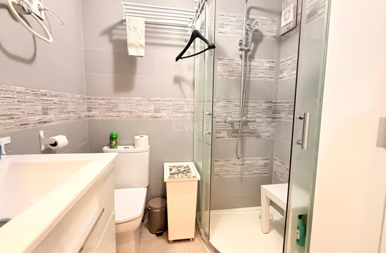 Odsprzedaż - Mieszkanie w bloku - Torrevieja - Playa De Los Naufragos