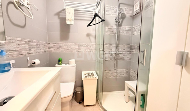 Odsprzedaż - Mieszkanie w bloku - Torrevieja - Playa De Los Naufragos