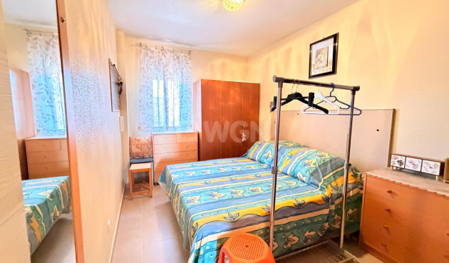 Odsprzedaż - Mieszkanie w bloku - Torrevieja - Playa De Los Naufragos