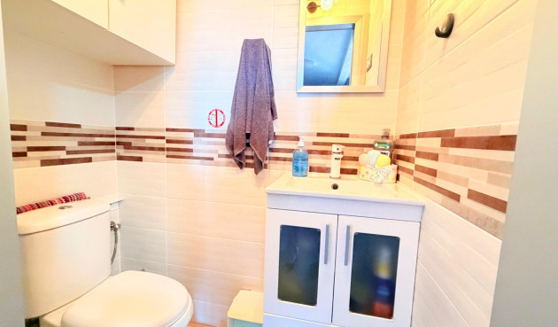 Odsprzedaż - Mieszkanie w bloku - Torrevieja - Playa De Los Naufragos