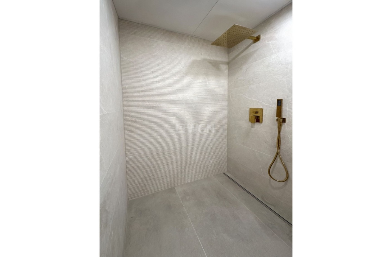 Odsprzedaż - Mieszkanie w bloku - Torrevieja - Costa Blanca