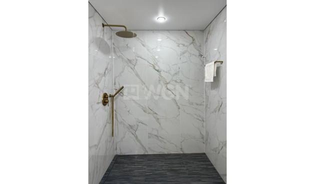 Odsprzedaż - Mieszkanie w bloku - Torrevieja - Costa Blanca