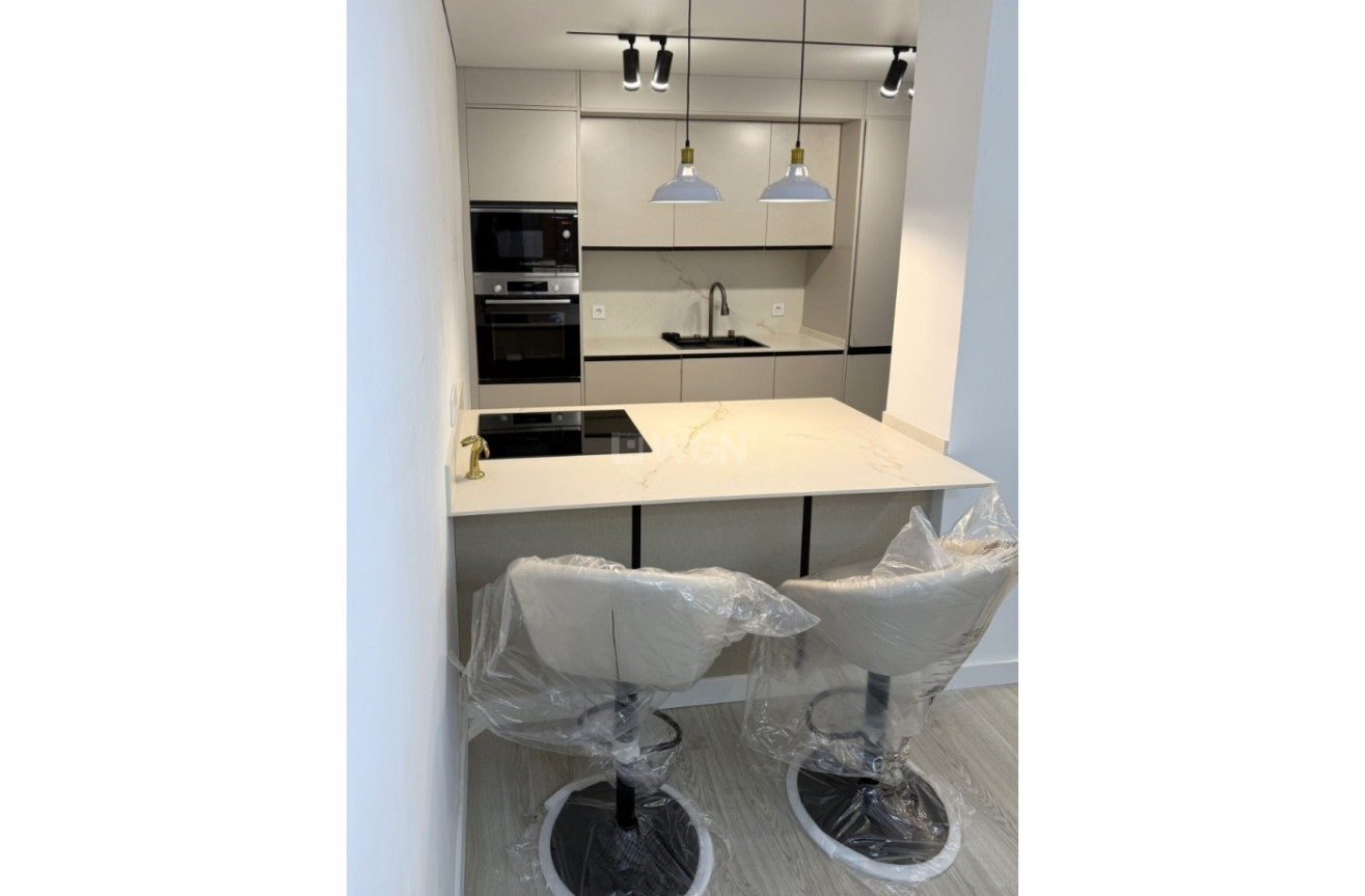 Odsprzedaż - Mieszkanie w bloku - Torrevieja - Costa Blanca