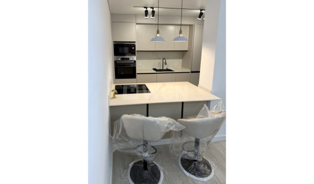 Odsprzedaż - Mieszkanie w bloku - Torrevieja - Costa Blanca