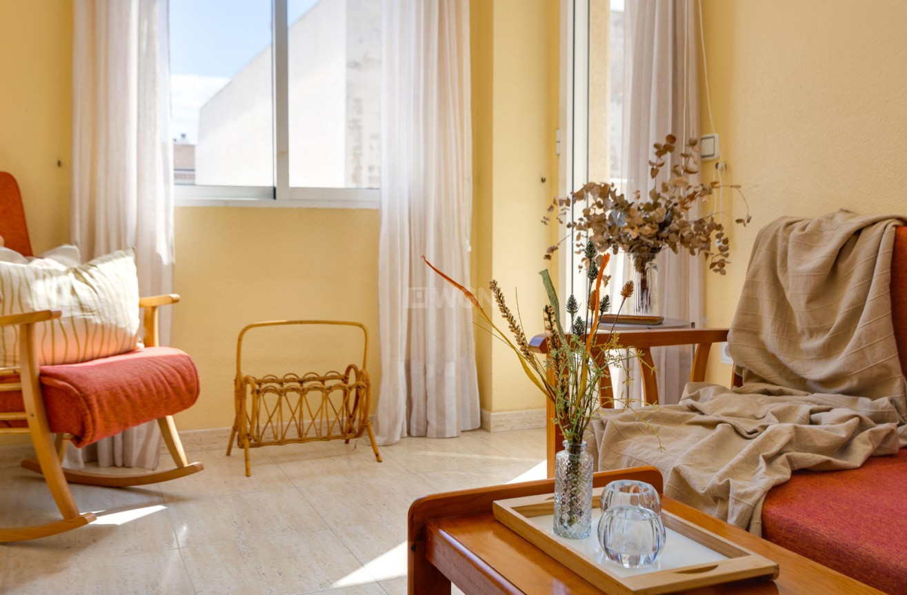 Odsprzedaż - Mieszkanie w bloku - Torrevieja - Playa del Cura