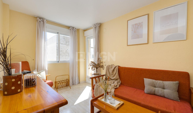 Odsprzedaż - Mieszkanie w bloku - Torrevieja - Playa del Cura