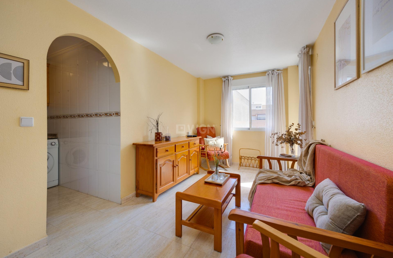 Odsprzedaż - Mieszkanie w bloku - Torrevieja - Playa del Cura