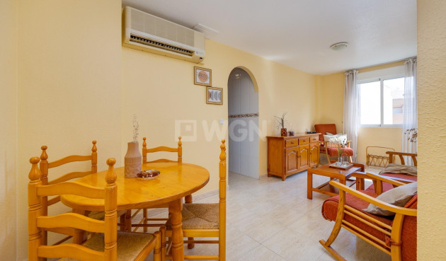 Odsprzedaż - Mieszkanie w bloku - Torrevieja - Playa del Cura