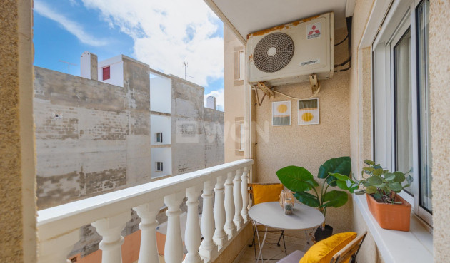 Odsprzedaż - Mieszkanie w bloku - Torrevieja - Playa del Cura