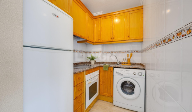 Odsprzedaż - Mieszkanie w bloku - Torrevieja - Playa del Cura