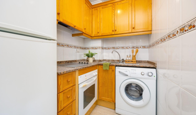 Odsprzedaż - Mieszkanie w bloku - Torrevieja - Playa del Cura