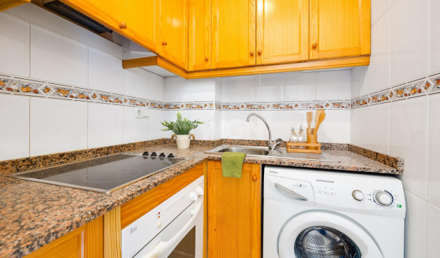 Odsprzedaż - Mieszkanie w bloku - Torrevieja - Playa del Cura