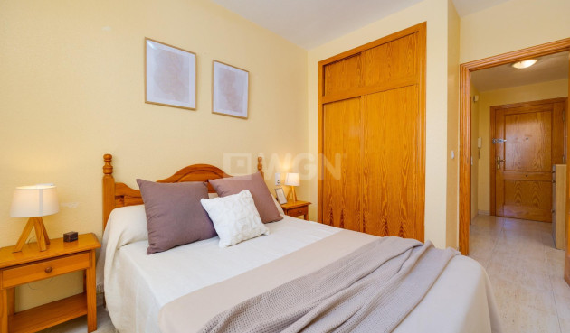 Odsprzedaż - Mieszkanie w bloku - Torrevieja - Playa del Cura