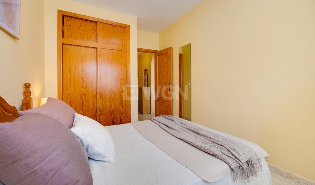 Odsprzedaż - Mieszkanie w bloku - Torrevieja - Playa del Cura