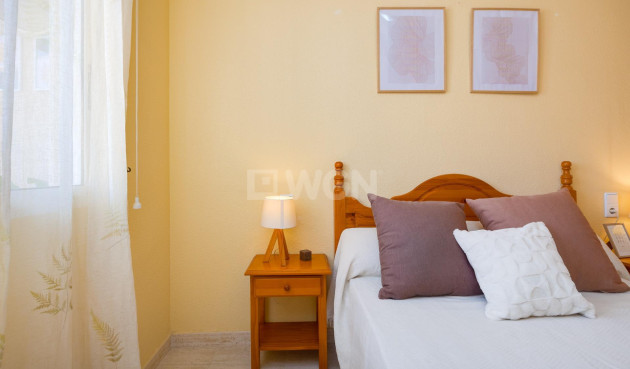 Odsprzedaż - Mieszkanie w bloku - Torrevieja - Playa del Cura