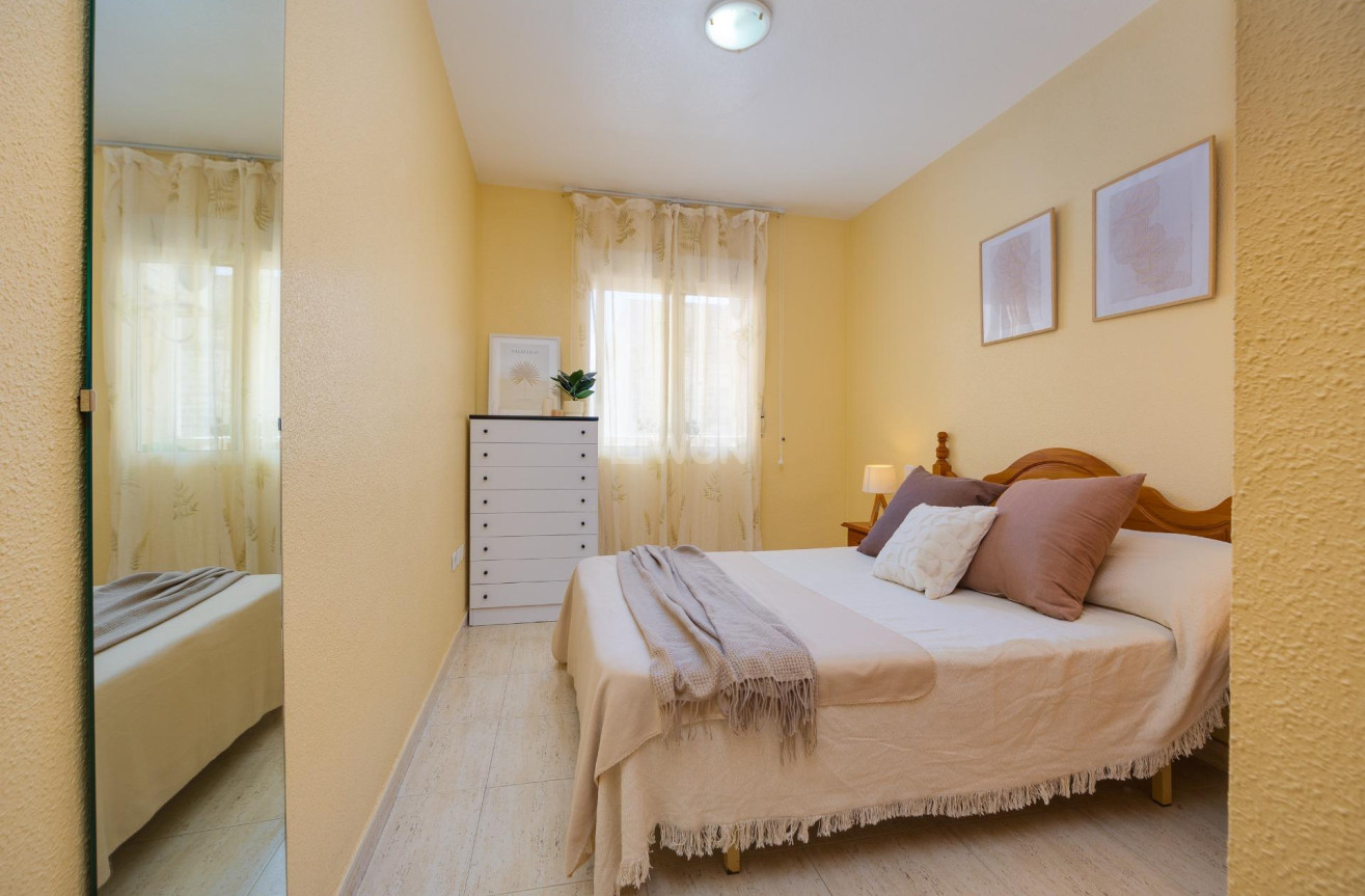 Odsprzedaż - Mieszkanie w bloku - Torrevieja - Playa del Cura