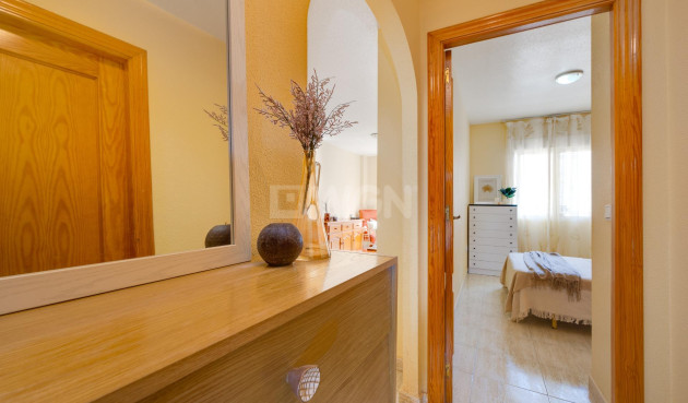 Odsprzedaż - Mieszkanie w bloku - Torrevieja - Playa del Cura