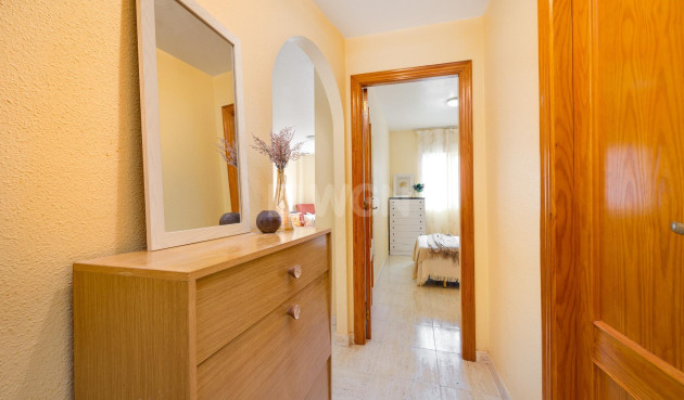 Odsprzedaż - Mieszkanie w bloku - Torrevieja - Playa del Cura