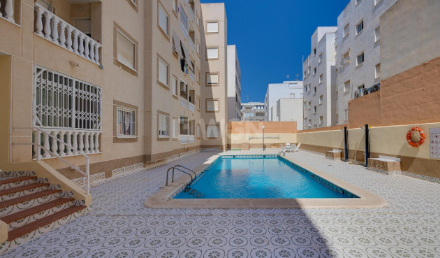 Odsprzedaż - Mieszkanie w bloku - Torrevieja - Playa del Cura