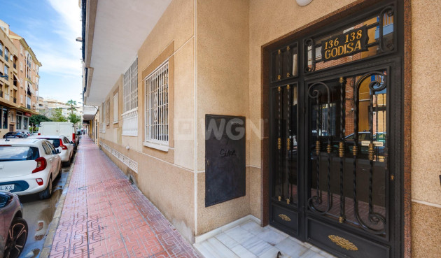 Odsprzedaż - Mieszkanie w bloku - Torrevieja - Playa del Cura