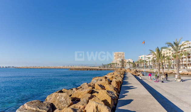 Odsprzedaż - Mieszkanie w bloku - Torrevieja - Playa del Cura