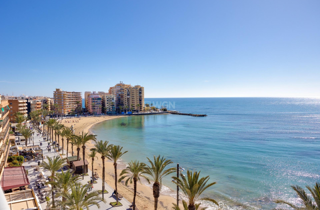 Odsprzedaż - Mieszkanie w bloku - Torrevieja - Playa del Cura