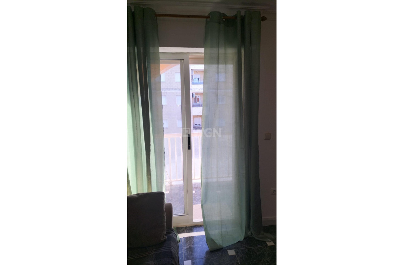 Odsprzedaż - Mieszkanie w bloku - Torrevieja - Gaspar Perrelló