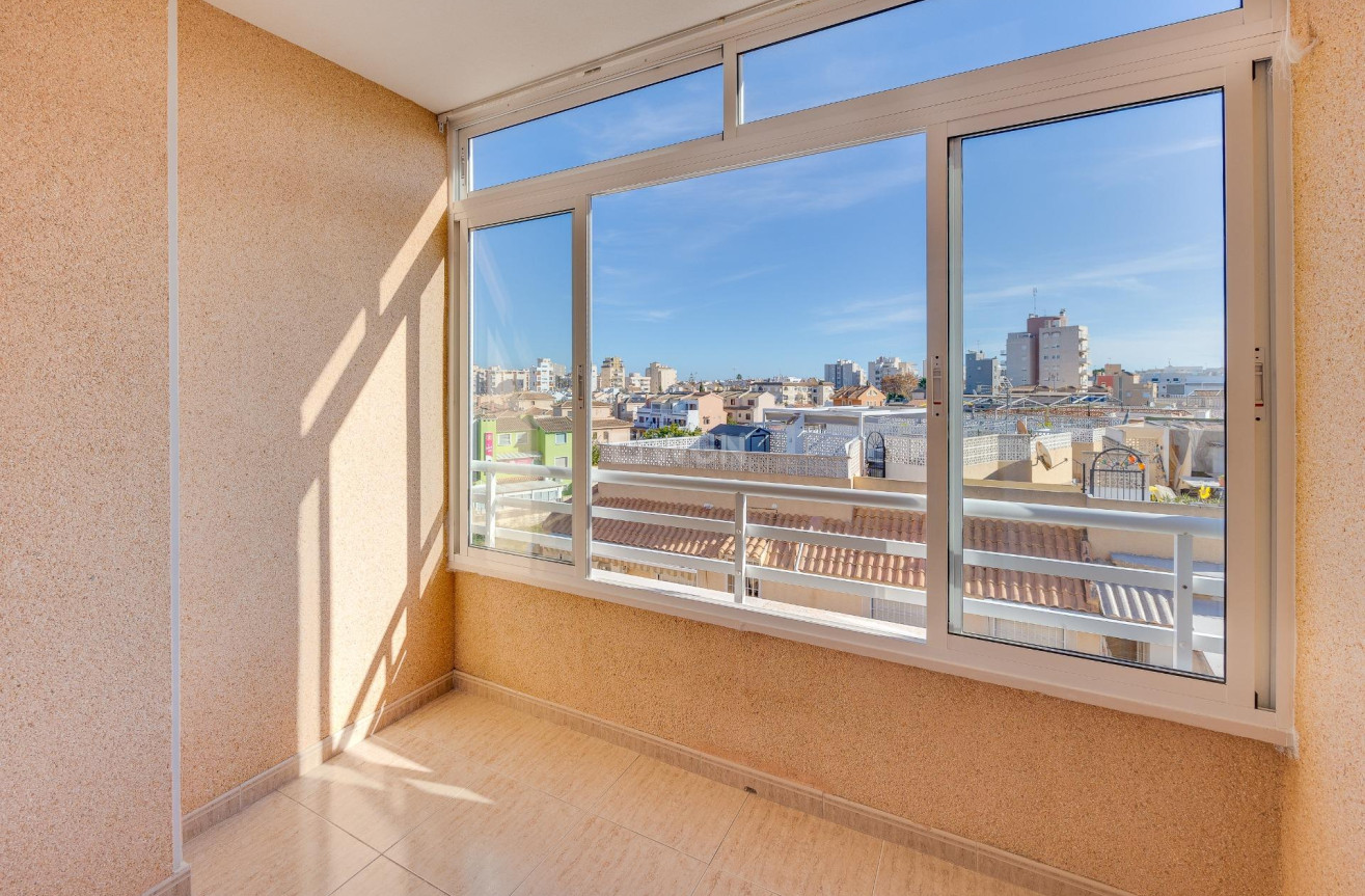 Odsprzedaż - Mieszkanie w bloku - Torrevieja - Estacion De Autobuses