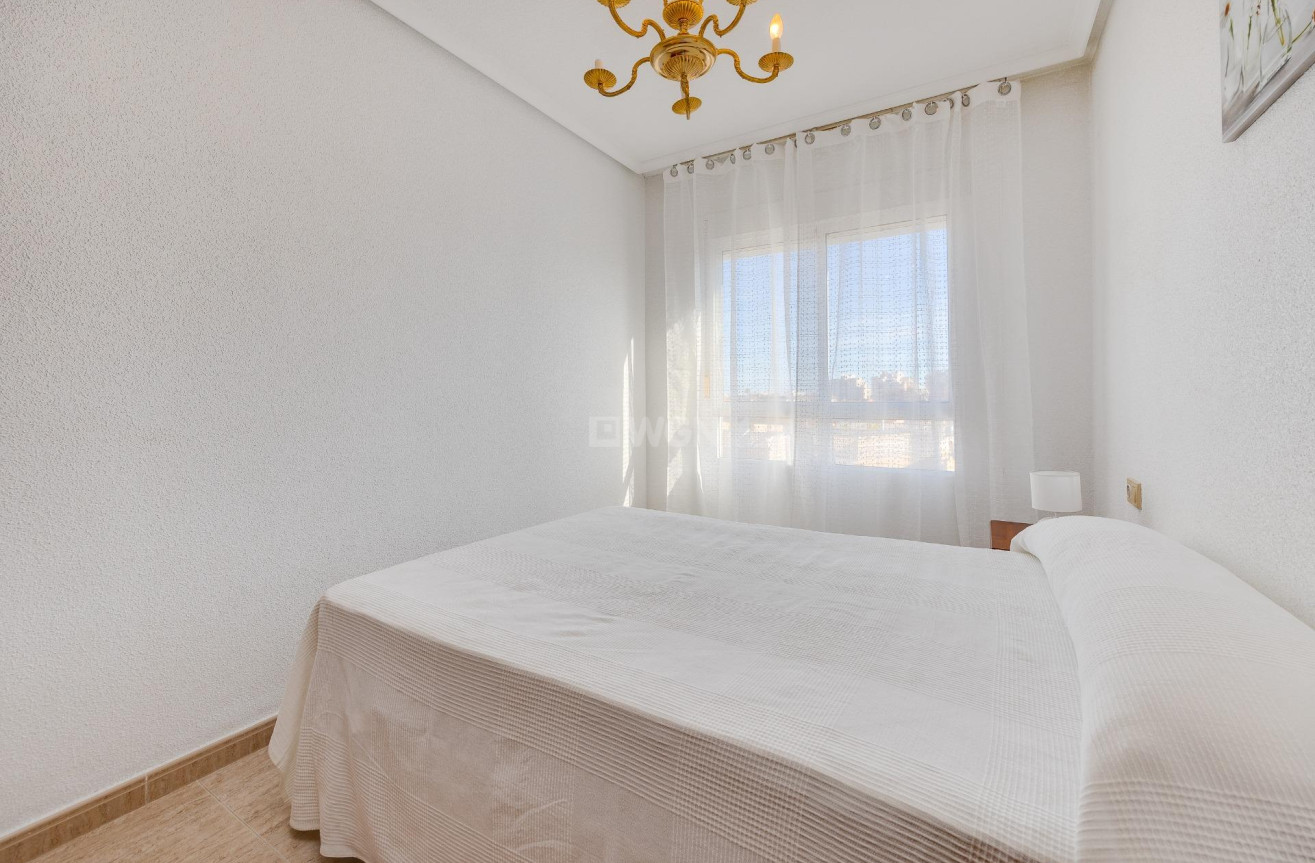 Odsprzedaż - Mieszkanie w bloku - Torrevieja - Estacion De Autobuses