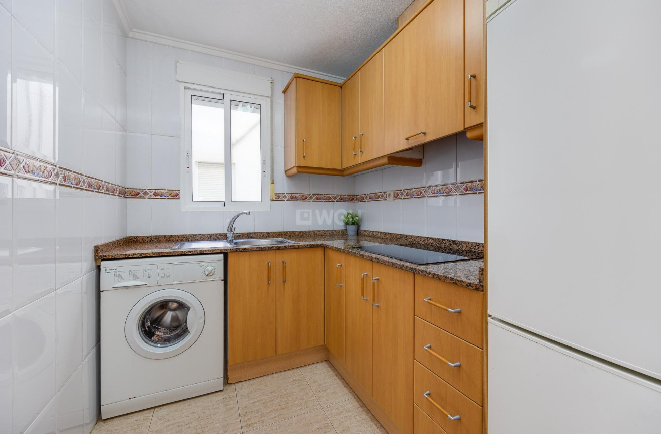 Odsprzedaż - Mieszkanie w bloku - Torrevieja - Estacion De Autobuses