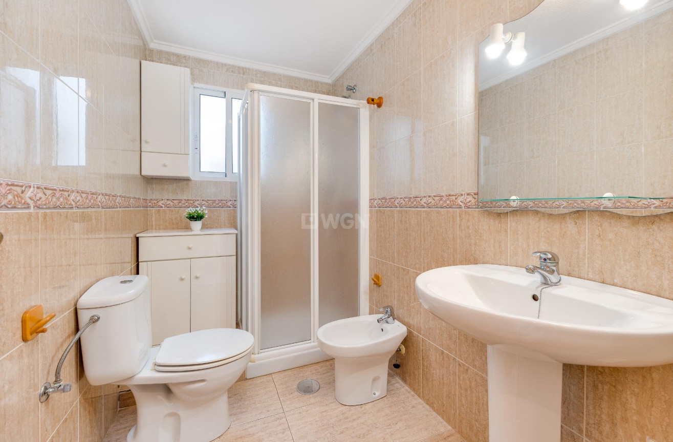 Odsprzedaż - Mieszkanie w bloku - Torrevieja - Estacion De Autobuses