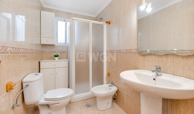 Odsprzedaż - Mieszkanie w bloku - Torrevieja - Estacion De Autobuses