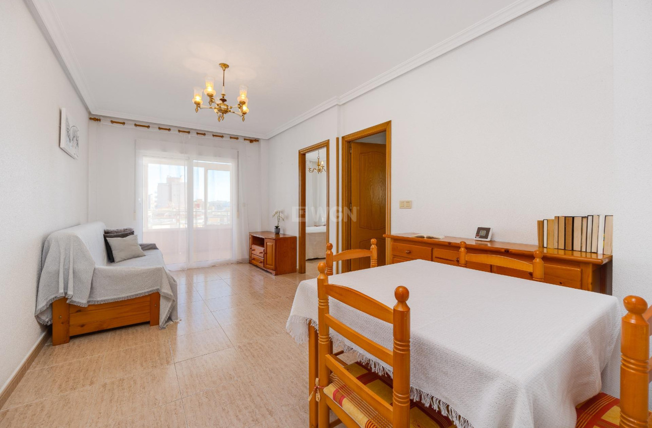 Odsprzedaż - Mieszkanie w bloku - Torrevieja - Estacion De Autobuses