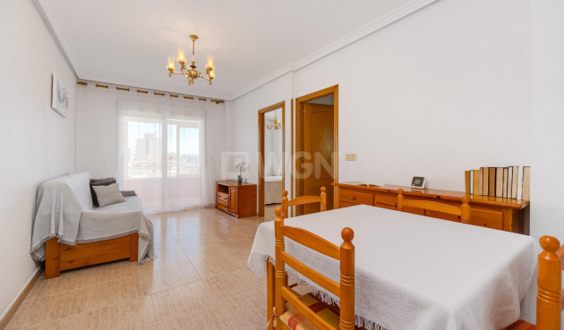 Odsprzedaż - Mieszkanie w bloku - Torrevieja - Estacion De Autobuses