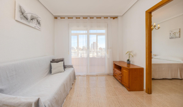 Odsprzedaż - Mieszkanie w bloku - Torrevieja - Estacion De Autobuses