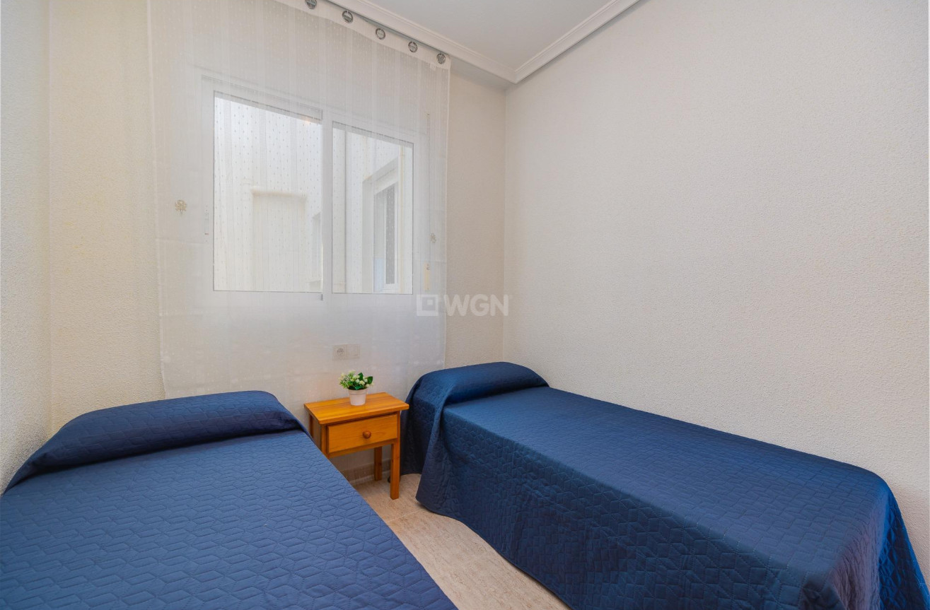 Odsprzedaż - Mieszkanie w bloku - Torrevieja - Estacion De Autobuses