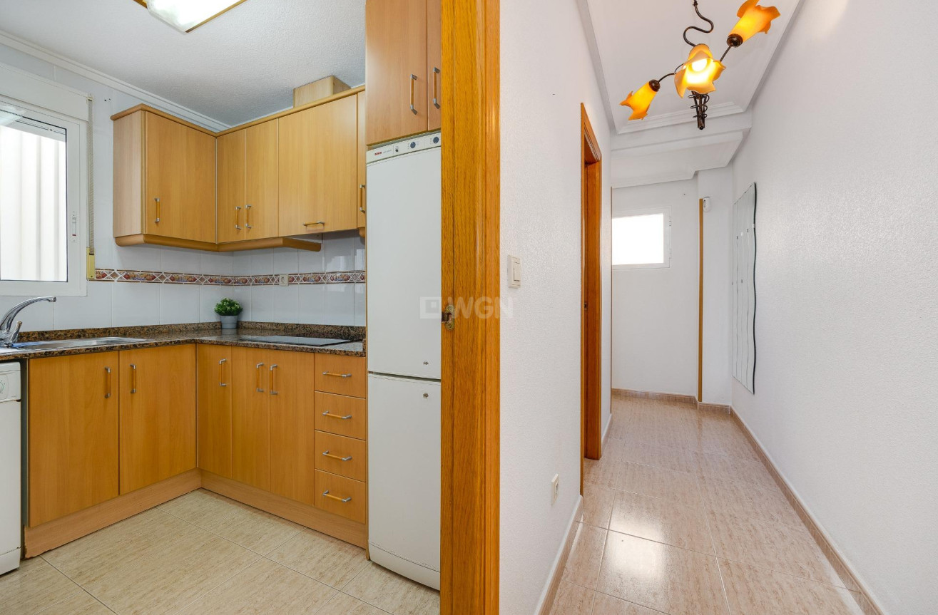 Odsprzedaż - Mieszkanie w bloku - Torrevieja - Estacion De Autobuses