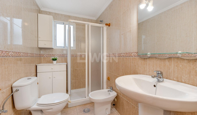 Odsprzedaż - Mieszkanie w bloku - Torrevieja - Estacion De Autobuses