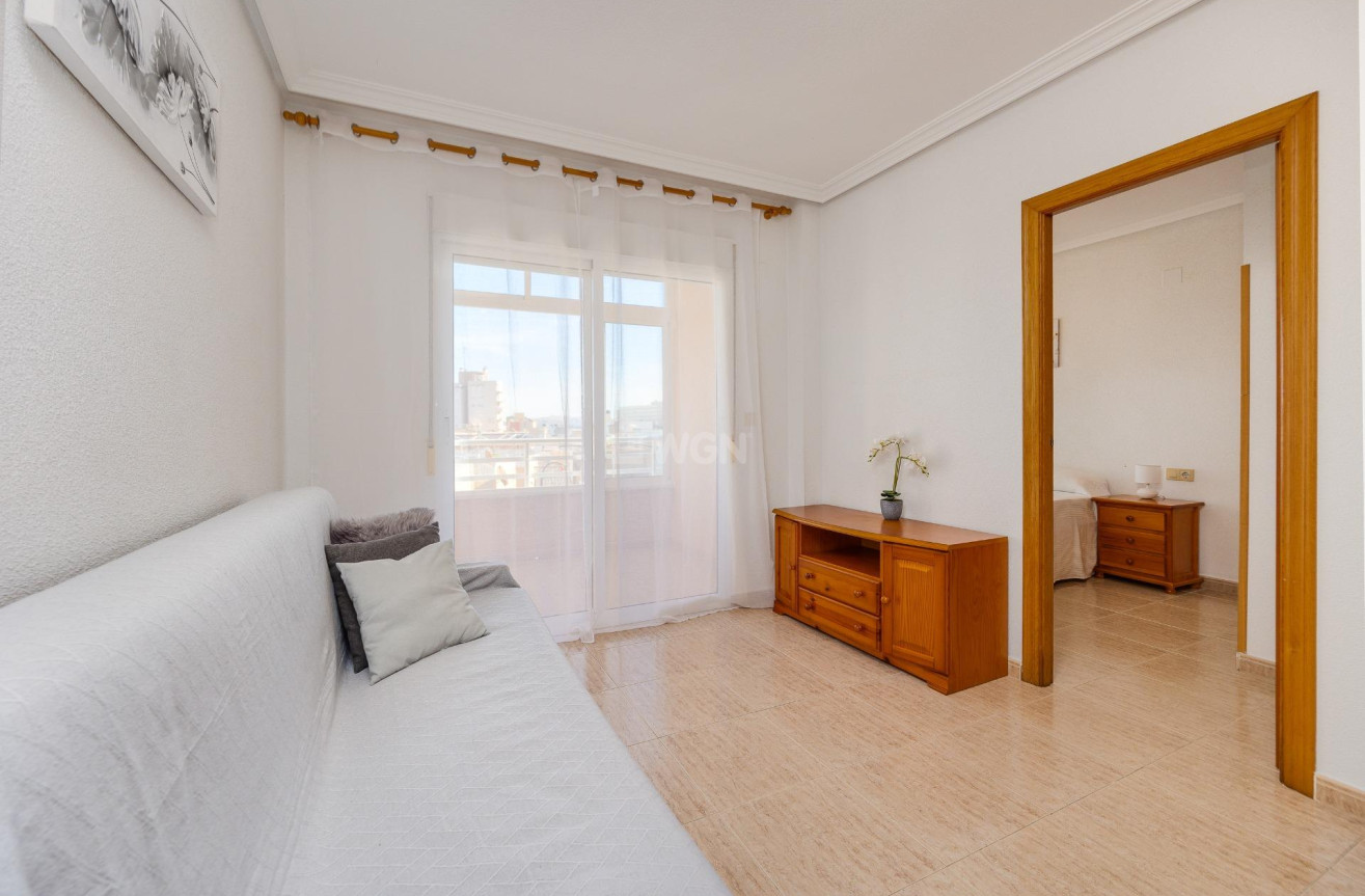 Odsprzedaż - Mieszkanie w bloku - Torrevieja - Estacion De Autobuses