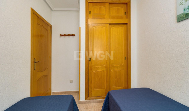 Odsprzedaż - Mieszkanie w bloku - Torrevieja - Estacion De Autobuses