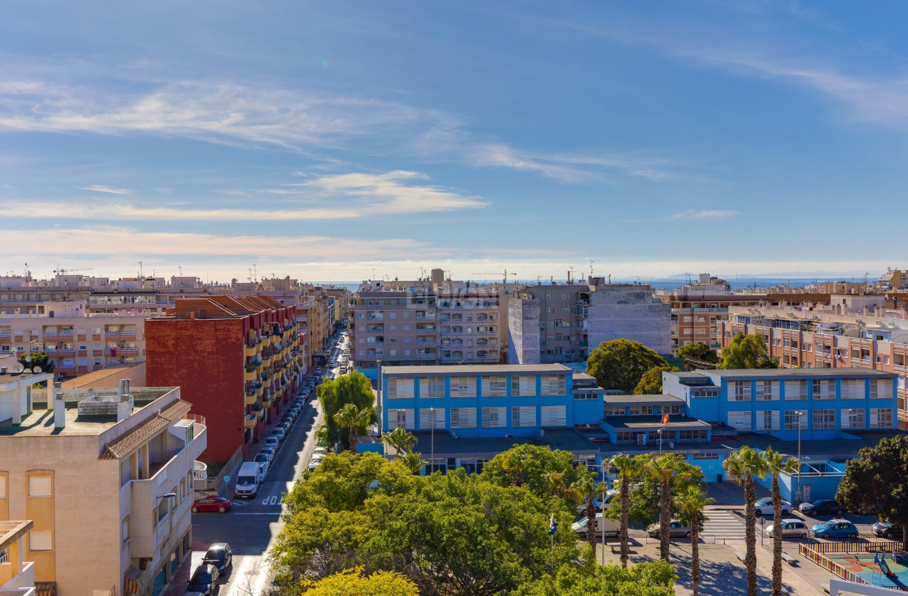 Odsprzedaż - Mieszkanie w bloku - Torrevieja - Estacion De Autobuses