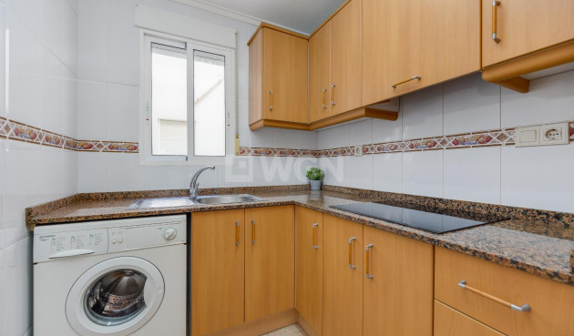 Odsprzedaż - Mieszkanie w bloku - Torrevieja - Estacion De Autobuses