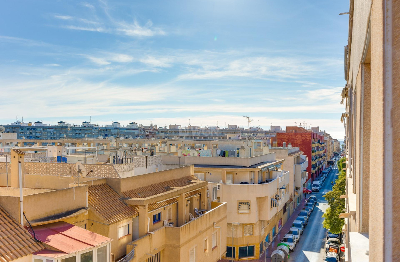 Odsprzedaż - Mieszkanie w bloku - Torrevieja - Estacion De Autobuses