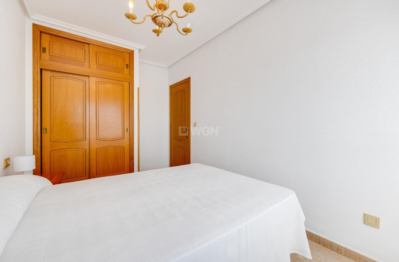 Odsprzedaż - Mieszkanie w bloku - Torrevieja - Estacion De Autobuses