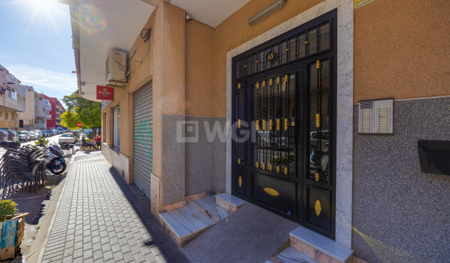 Odsprzedaż - Mieszkanie w bloku - Torrevieja - Estacion De Autobuses