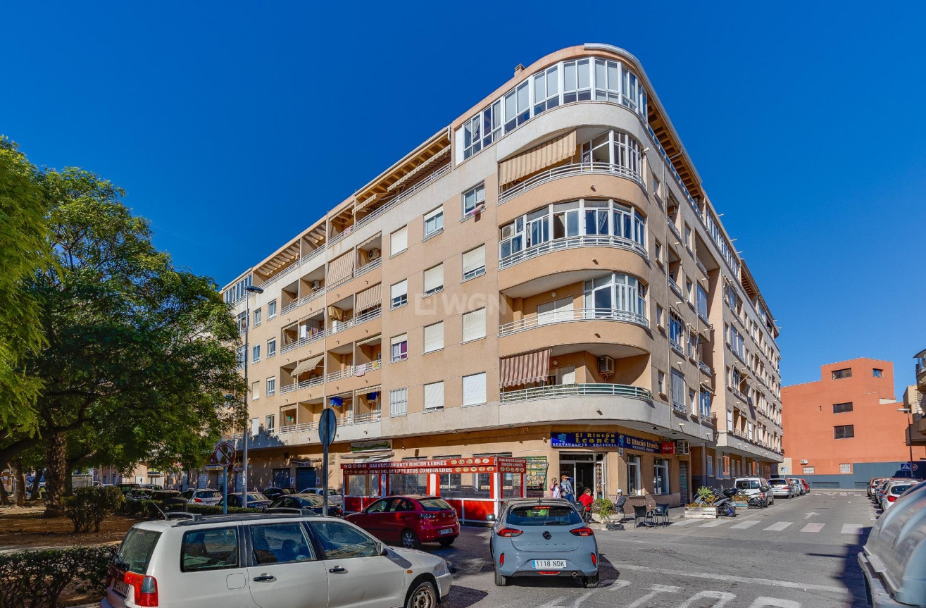 Odsprzedaż - Mieszkanie w bloku - Torrevieja - Estacion De Autobuses